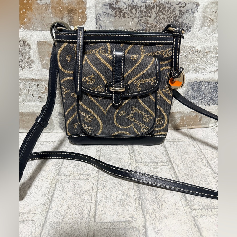 Vintage Y2K Dooney & Bourke small crossbody bag